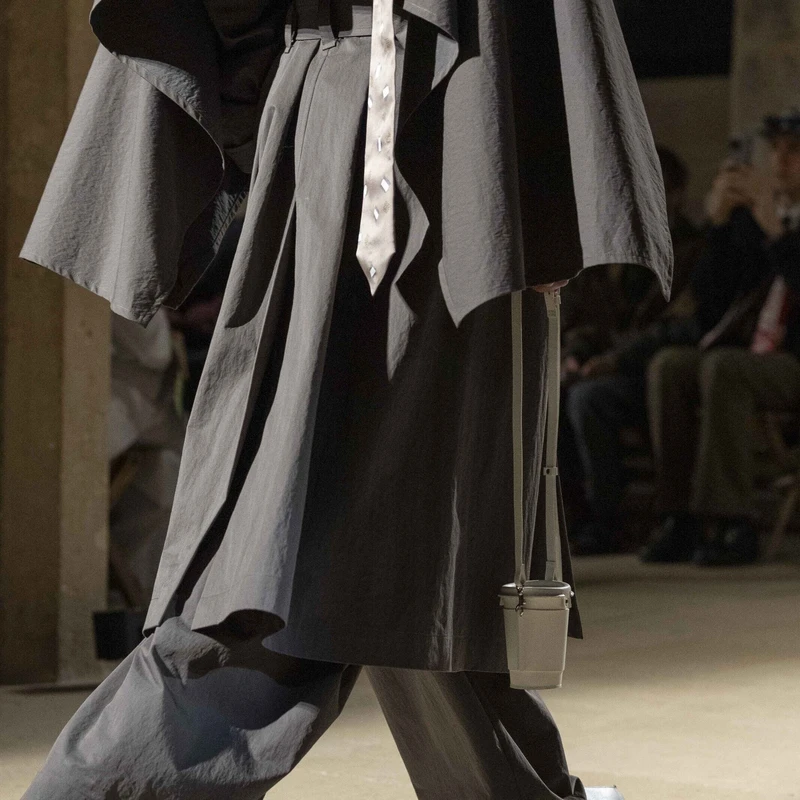 QUIET TAILORING, BUILT FROM A SINGLE CLOTH